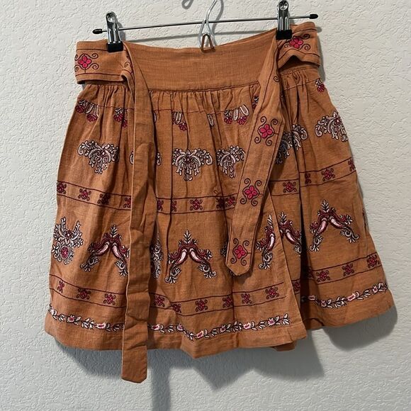 ANTHROPOLOGIE Meghan Embroidered Mini Skirt, Tan/Pink, Size 4 - Picture 4 of 9